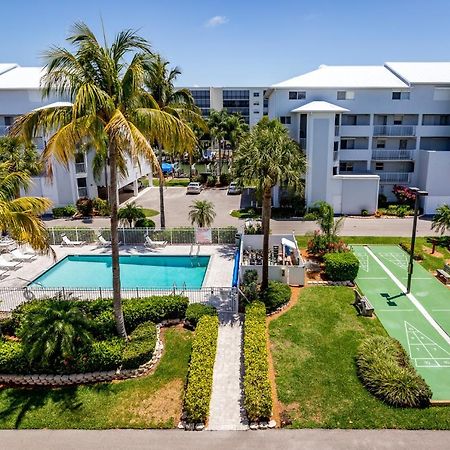 Royal Pelican 381 Fort Myers Beach Exterior photo