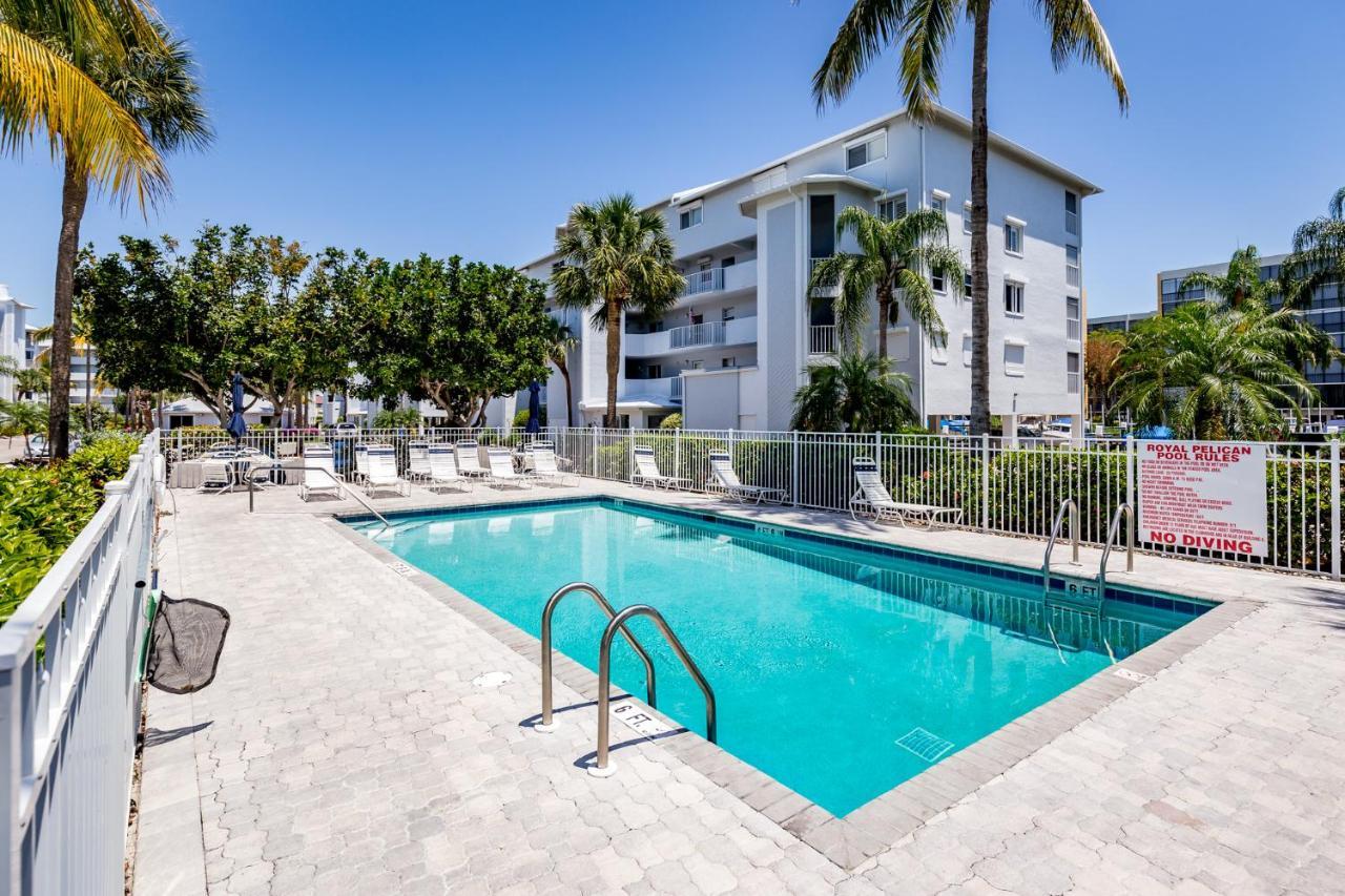 Royal Pelican 381 Fort Myers Beach Exterior photo