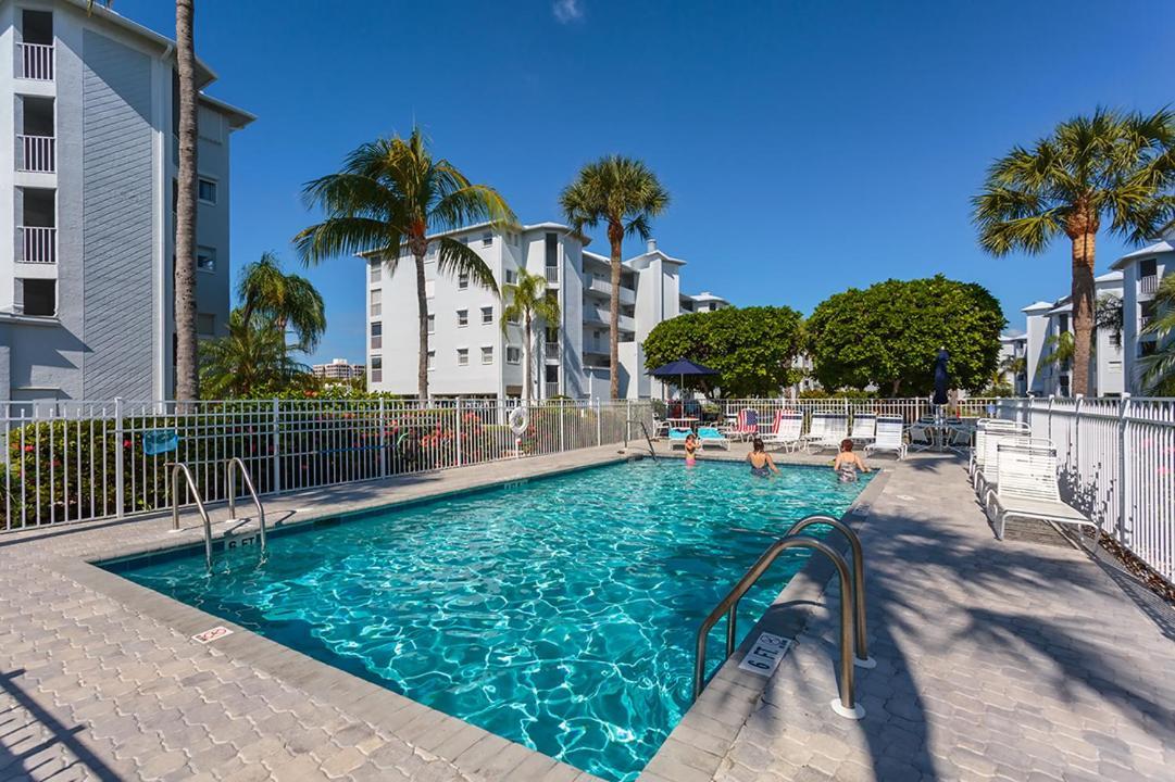 Royal Pelican 381 Fort Myers Beach Exterior photo